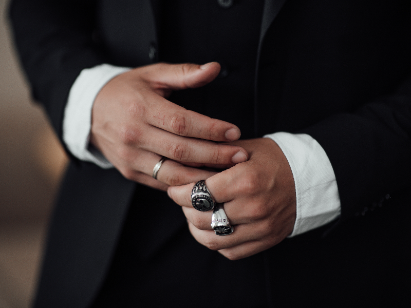 Men’s Rings as Gifts: Choosing the Right Ring for the Right Person